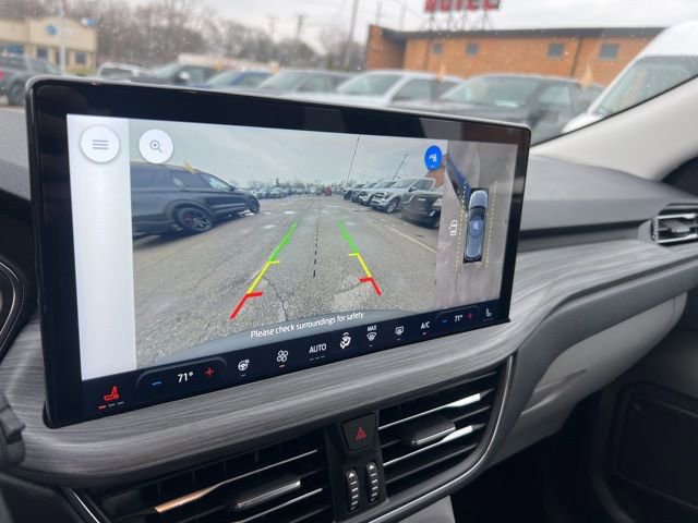 Certified 2023 Ford Escape Platinum w/ Class II Trailer Tow Package image 15