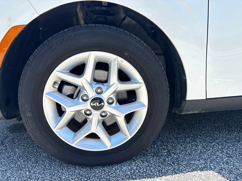 Used 2025 Kia Soul LX w/ LX Technology Package FWD image 15