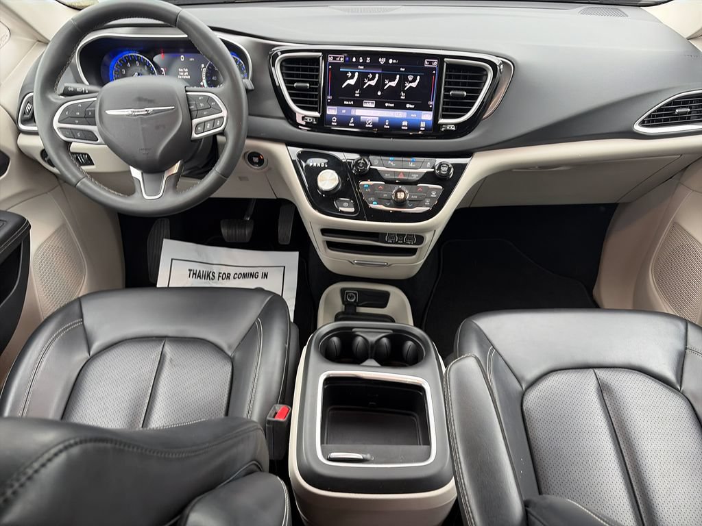 Used 2023 Chrysler Pacifica Touring-L FWD image 14