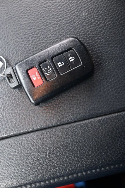 Used 2019 Toyota Highlander SE AWD/4WD image 18