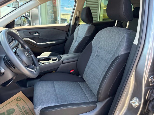 Used 2023 Nissan Rogue SV AWD/4WD image 16