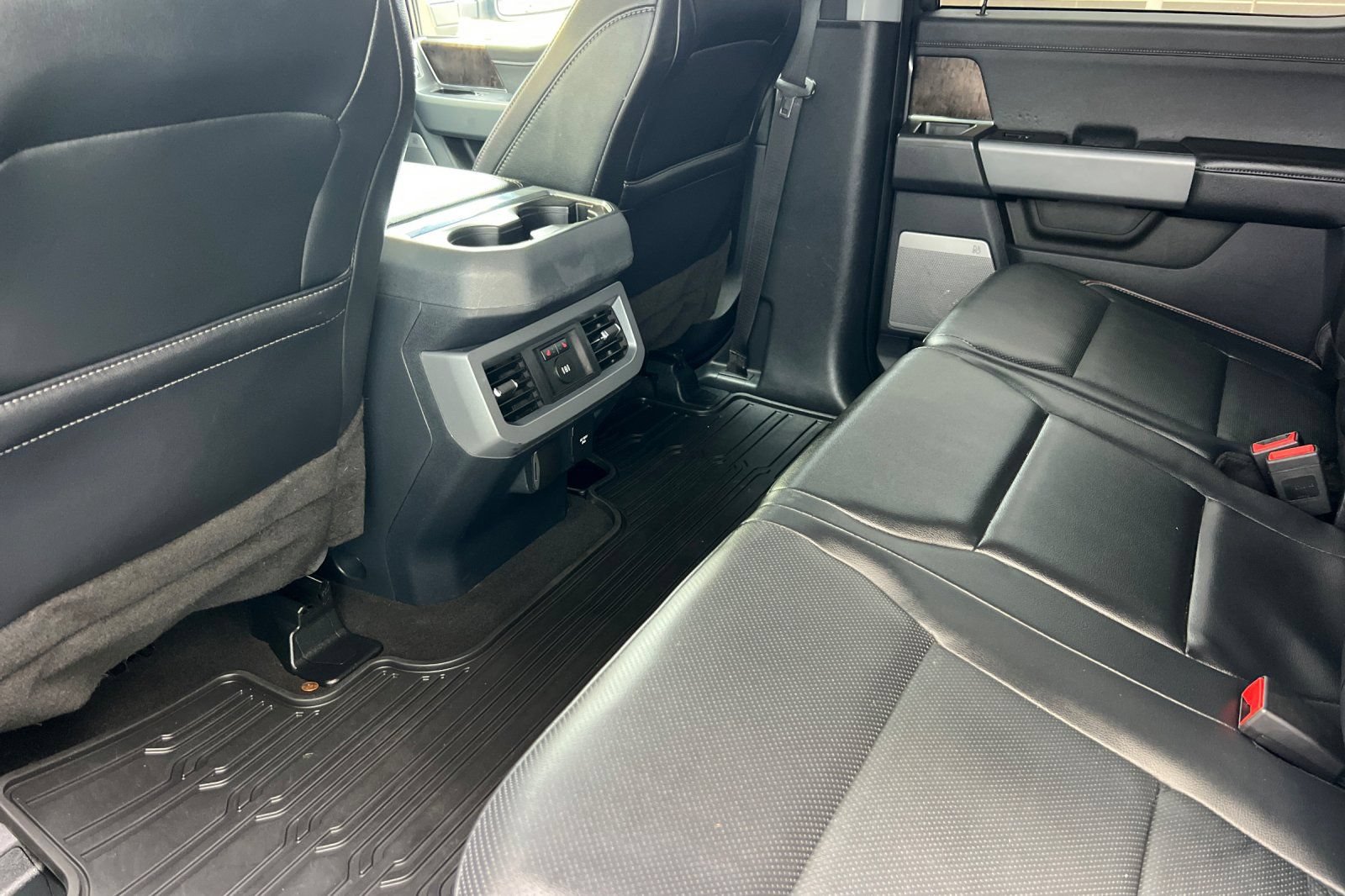 Certified 2024 Ford F250 Lariat w/ Lariat Ultimate Package AWD/4WD image 4