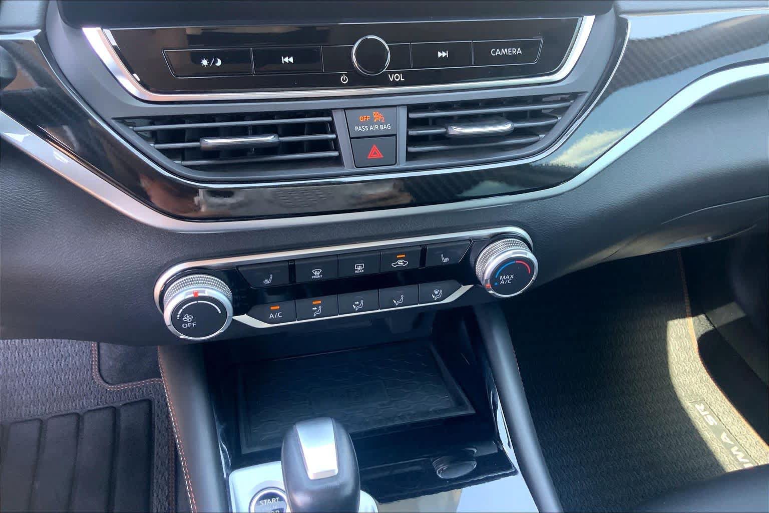 Used 2024 Nissan Altima 2.5 SR w/ SR Premium Package FWD image 35