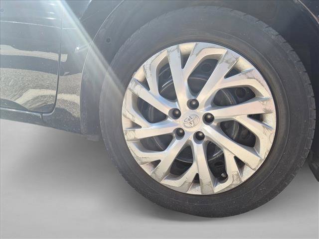Used 2017 Toyota Corolla LE w/ Carpet Mat Package (TMS) FWD image 12