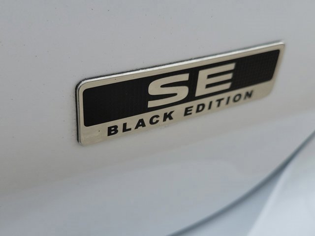 Used 2023 Mitsubishi Outlander SE image 11