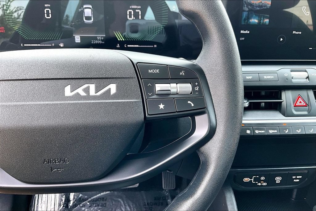 Used 2025 Kia K4 FWD image 19