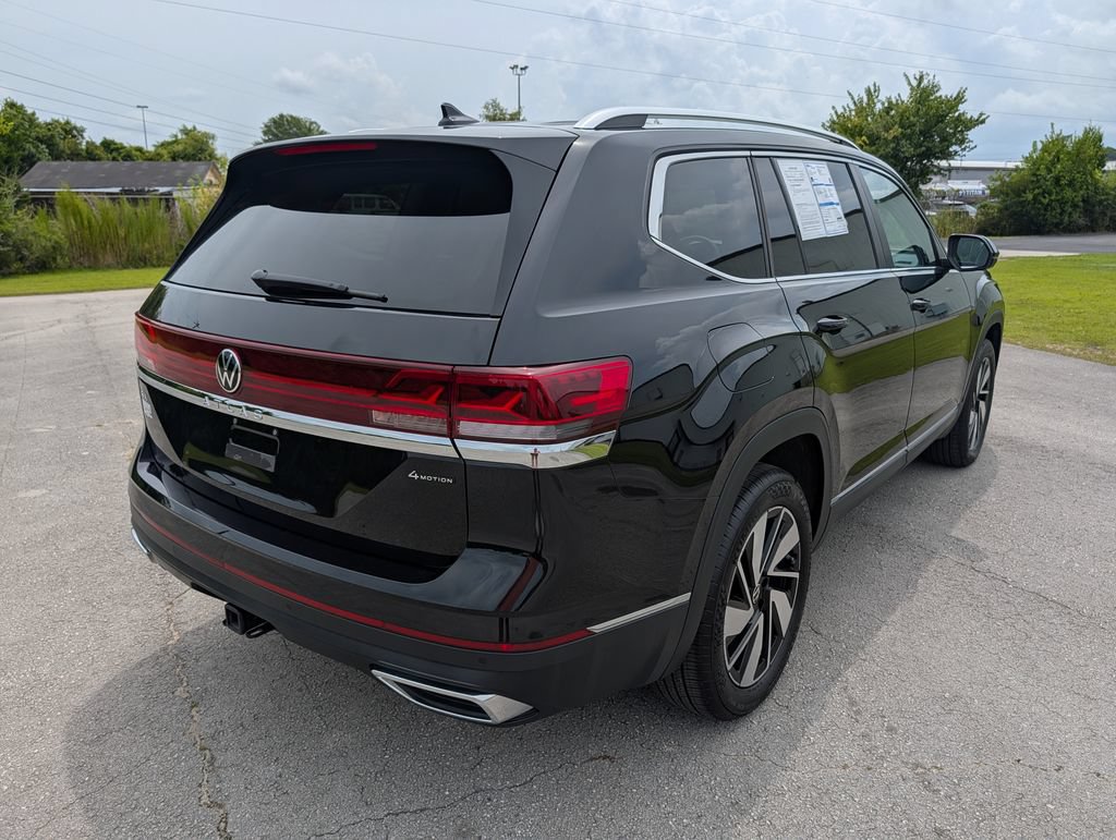 Used 2025 Volkswagen Atlas SEL AWD/4WD image 3