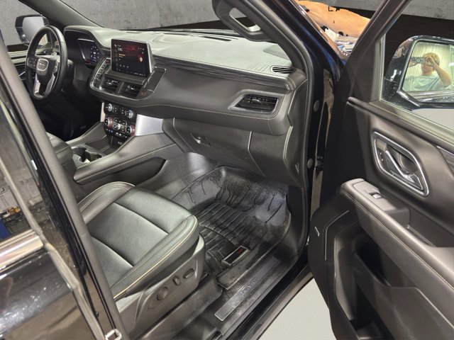 Used 2023 GMC Yukon SLT w/ SLT Luxury Package AWD/4WD image 17