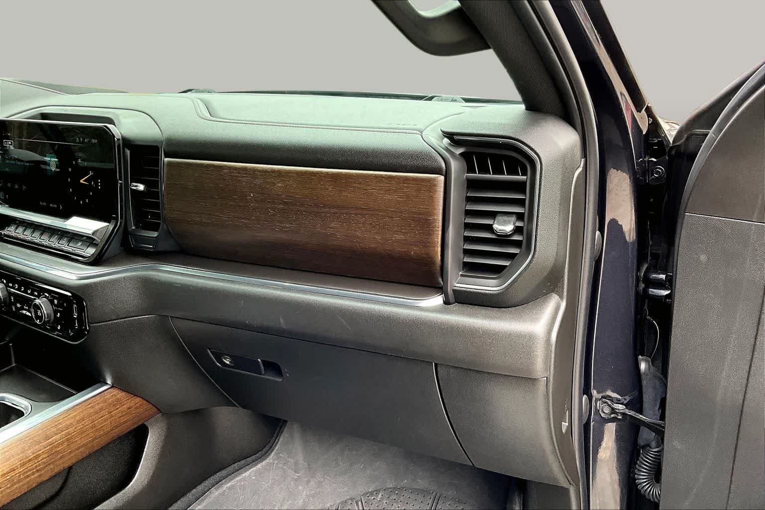 Used 2023 Chevrolet Silverado 1500 High Country w/ Z71 Off-Road Package AWD/4WD image 19