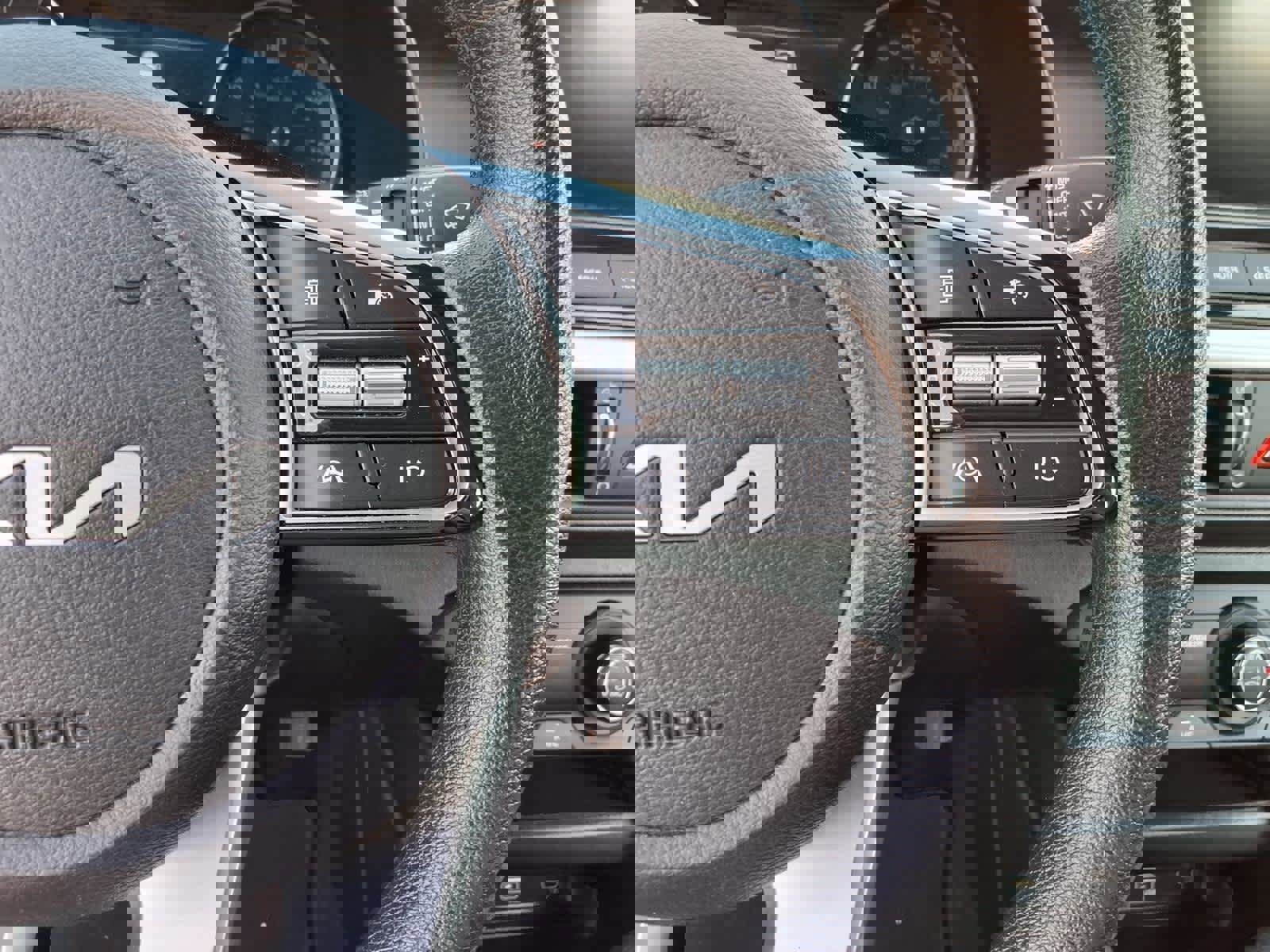 Used 2024 Kia Forte LXS w/ LXS Technology Package image 12