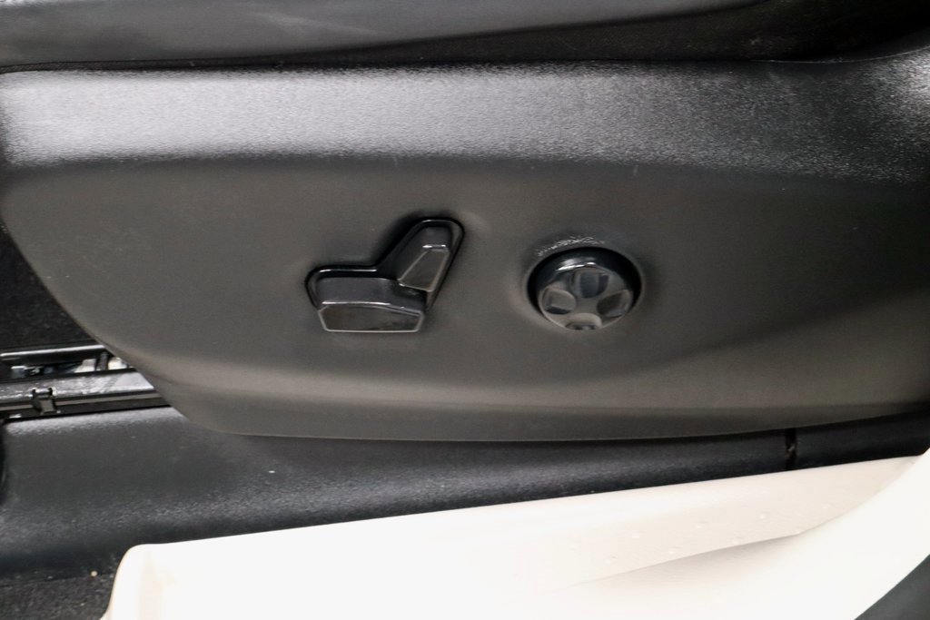 Used 2023 Chrysler Pacifica Touring-L image 26