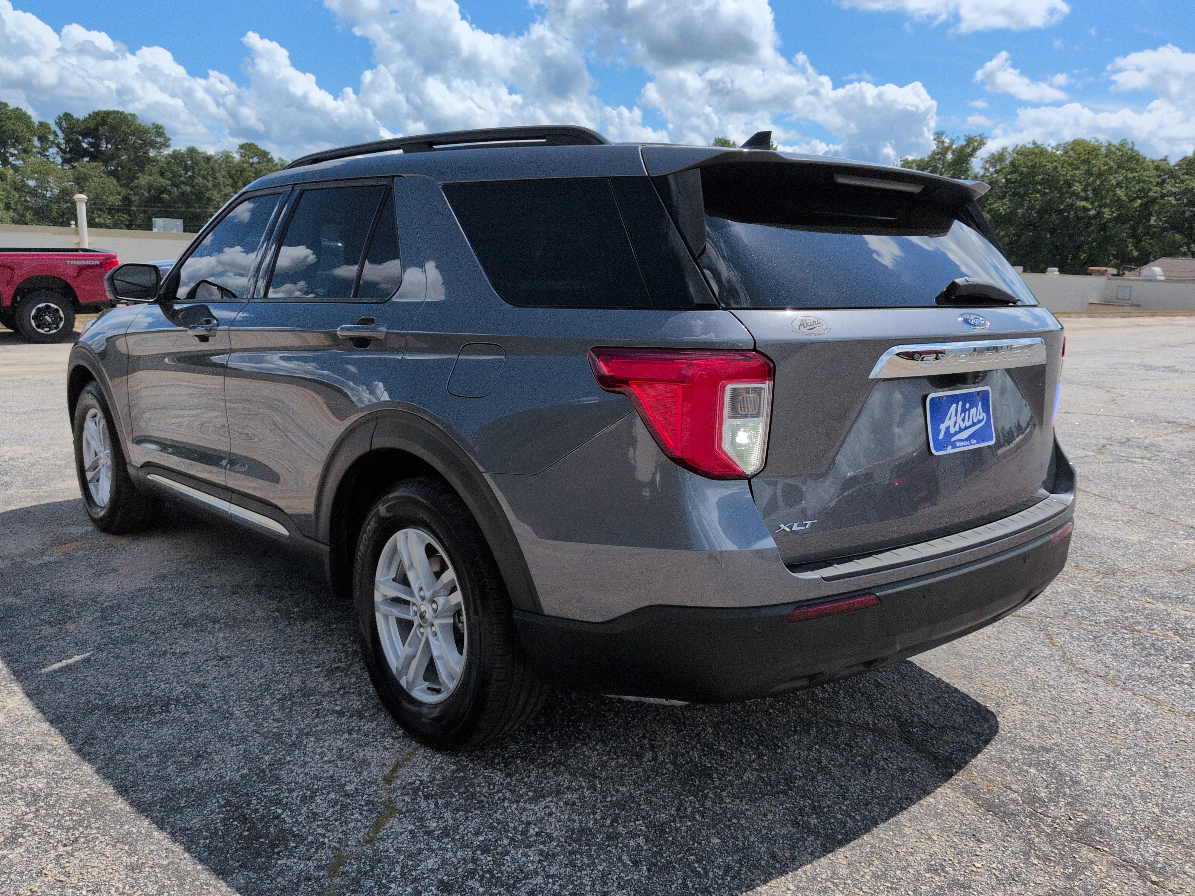 Certified 2022 Ford Explorer XLT RWD image 5