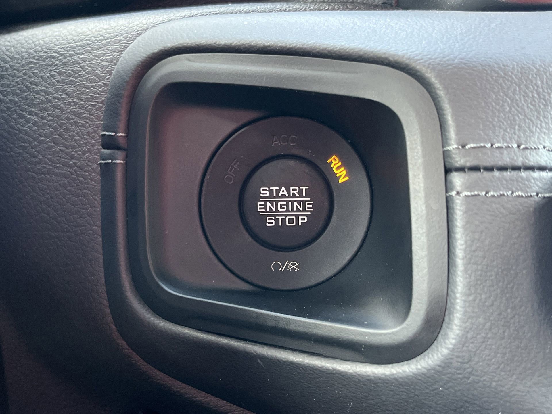 Used 2025 Jeep Wrangler Unlimited Sahara w/ Safety Group image 13