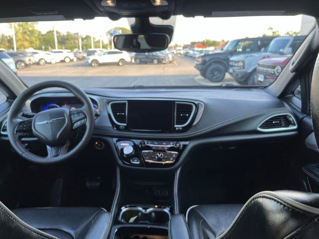 Used 2025 Chrysler Pacifica Limited FWD image 16