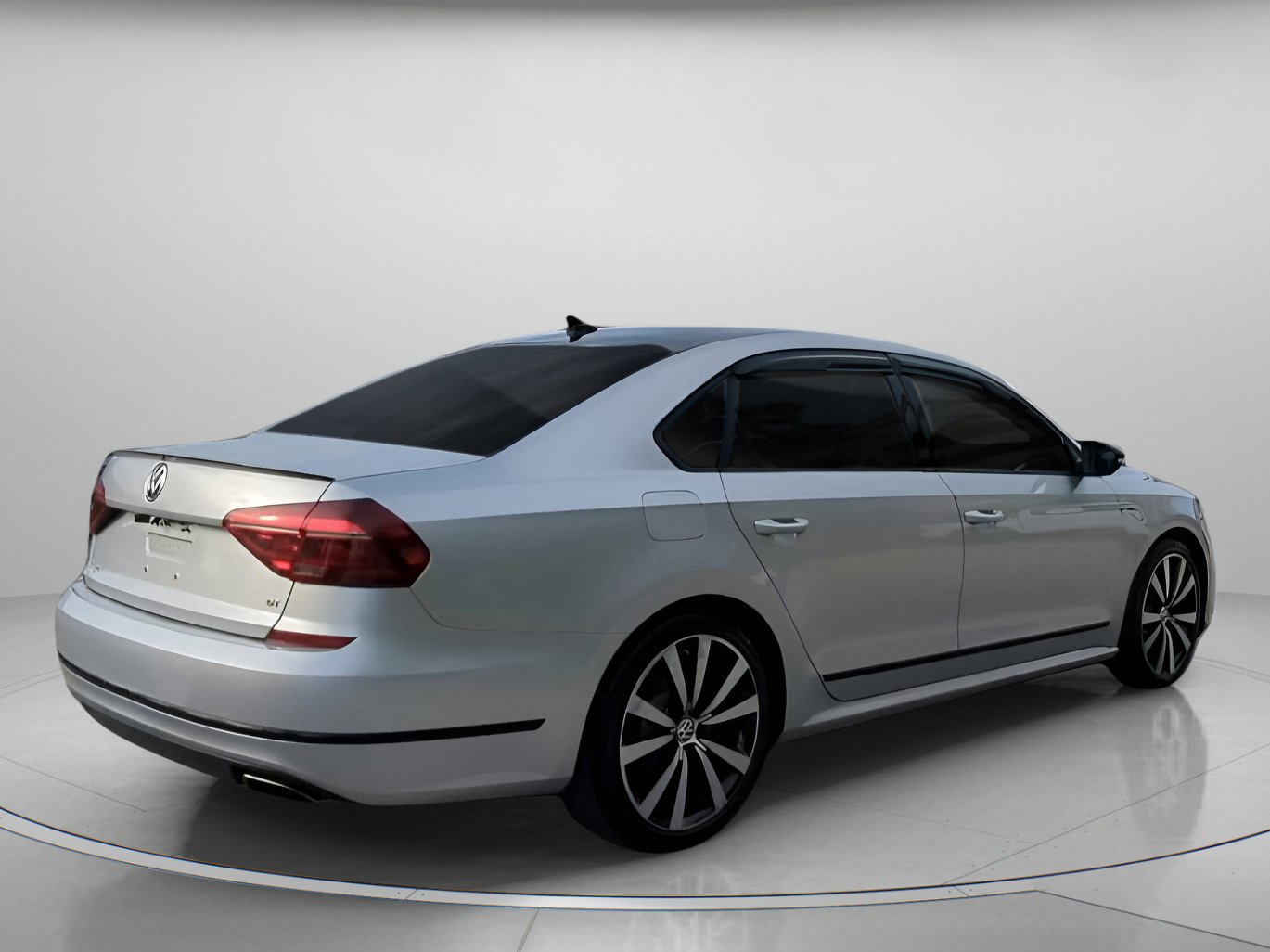 Used 2018 Volkswagen Passat GT image 20