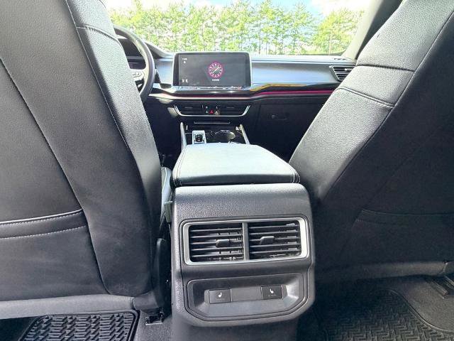 Used 2025 Volkswagen Atlas Cross Sport SEL Premium R-Line image 13