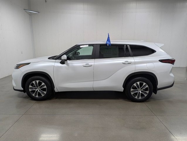 Used 2024 Toyota Highlander XLE image 4