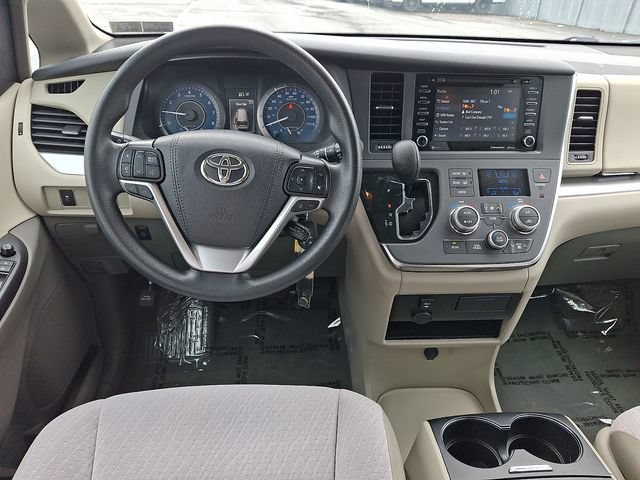 Used 2019 Toyota Sienna LE FWD image 12