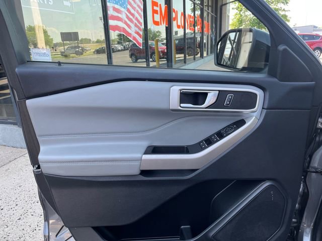 Certified 2022 Ford Explorer XLT w/ Equipment Group 202A AWD/4WD image 16
