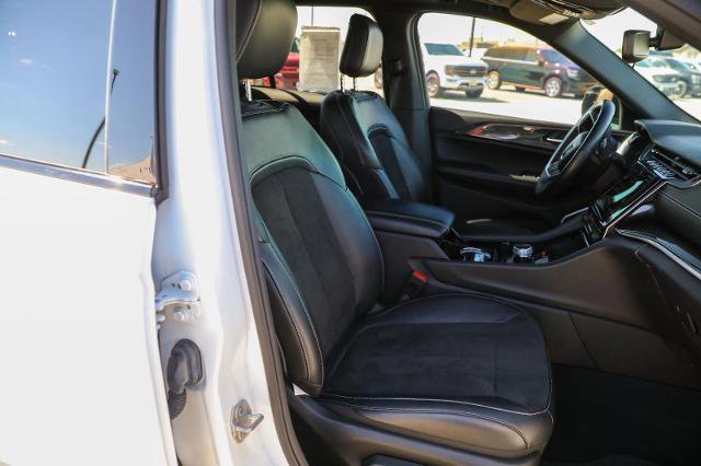 Used 2022 Jeep Grand Cherokee Altitude AWD/4WD image 28