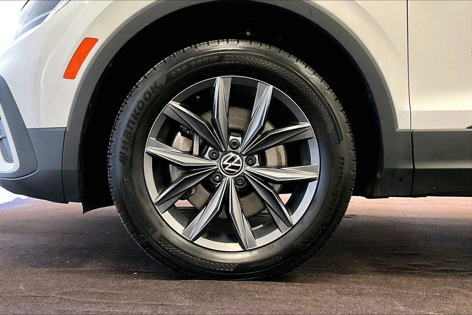 Used 2022 Volkswagen Tiguan SE image 8