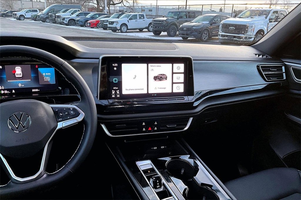 Used 2024 Volkswagen Atlas Cross Sport SE w/ Panoramic Sunroof Package image 6