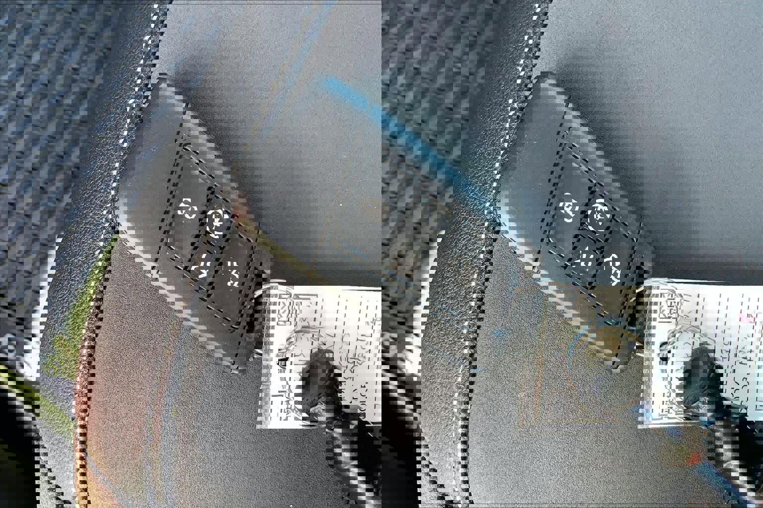 Used 2024 Volkswagen Taos SE w/ Black Wheel Package image 15