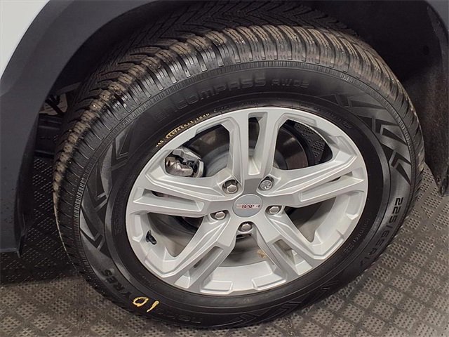 Used 2023 GMC Terrain SLE image 27