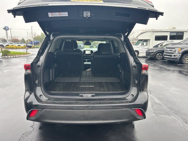 Used 2020 Toyota Highlander XLE AWD/4WD image 7