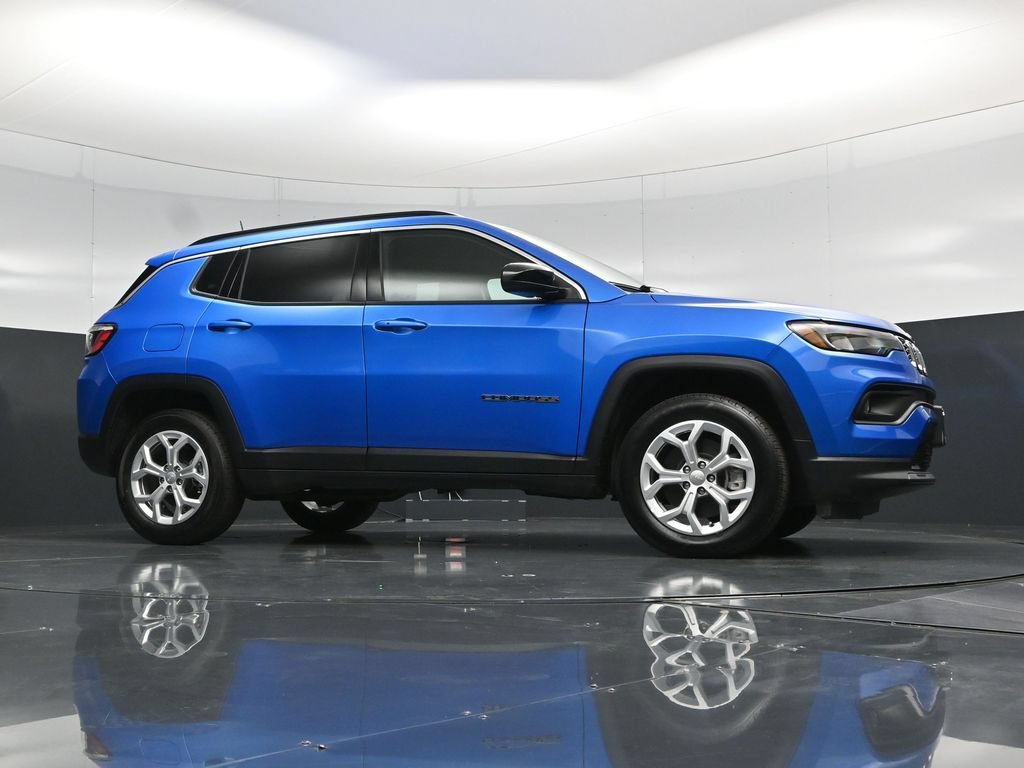 Used 2024 Jeep Compass Latitude w/ Convenience Group AWD/4WD image 46