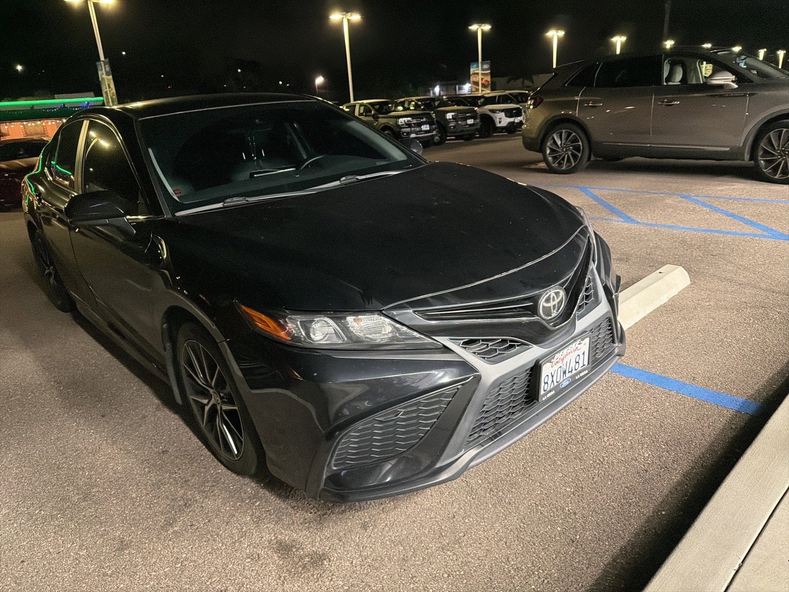 Used 2021 Toyota Camry SE image 4