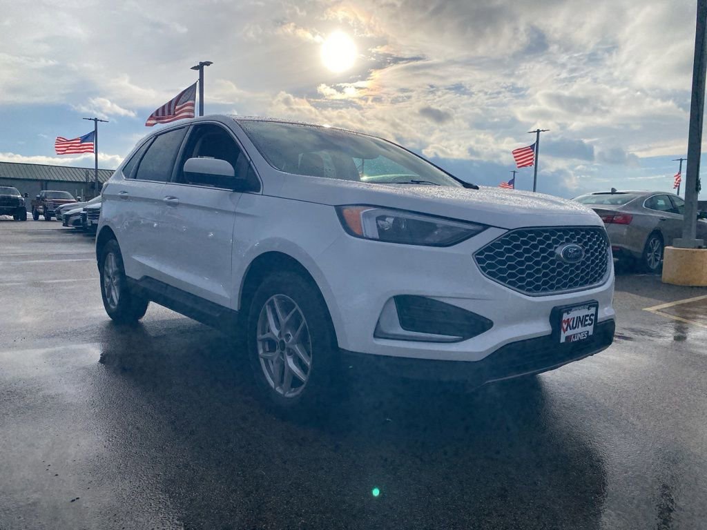 Certified 2024 Ford Edge SEL image 3