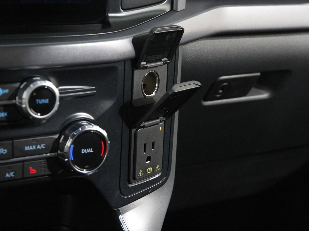 Certified 2025 Ford F150 XLT w/ Equipment Group 302A MID image 34