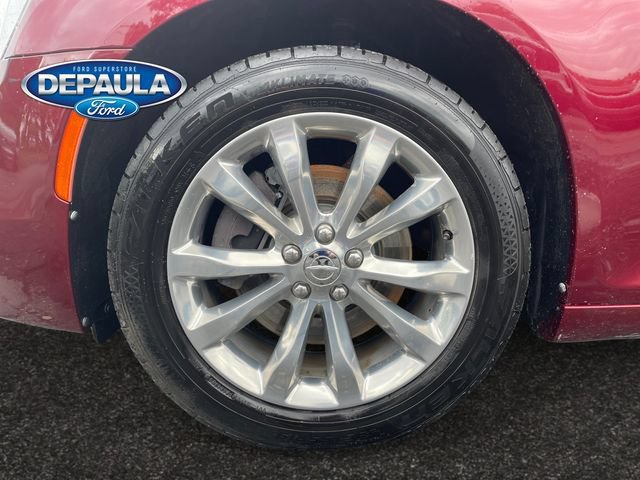 Used 2019 Chrysler 300 Touring w/ Driver Convenience Group AWD/4WD image 18