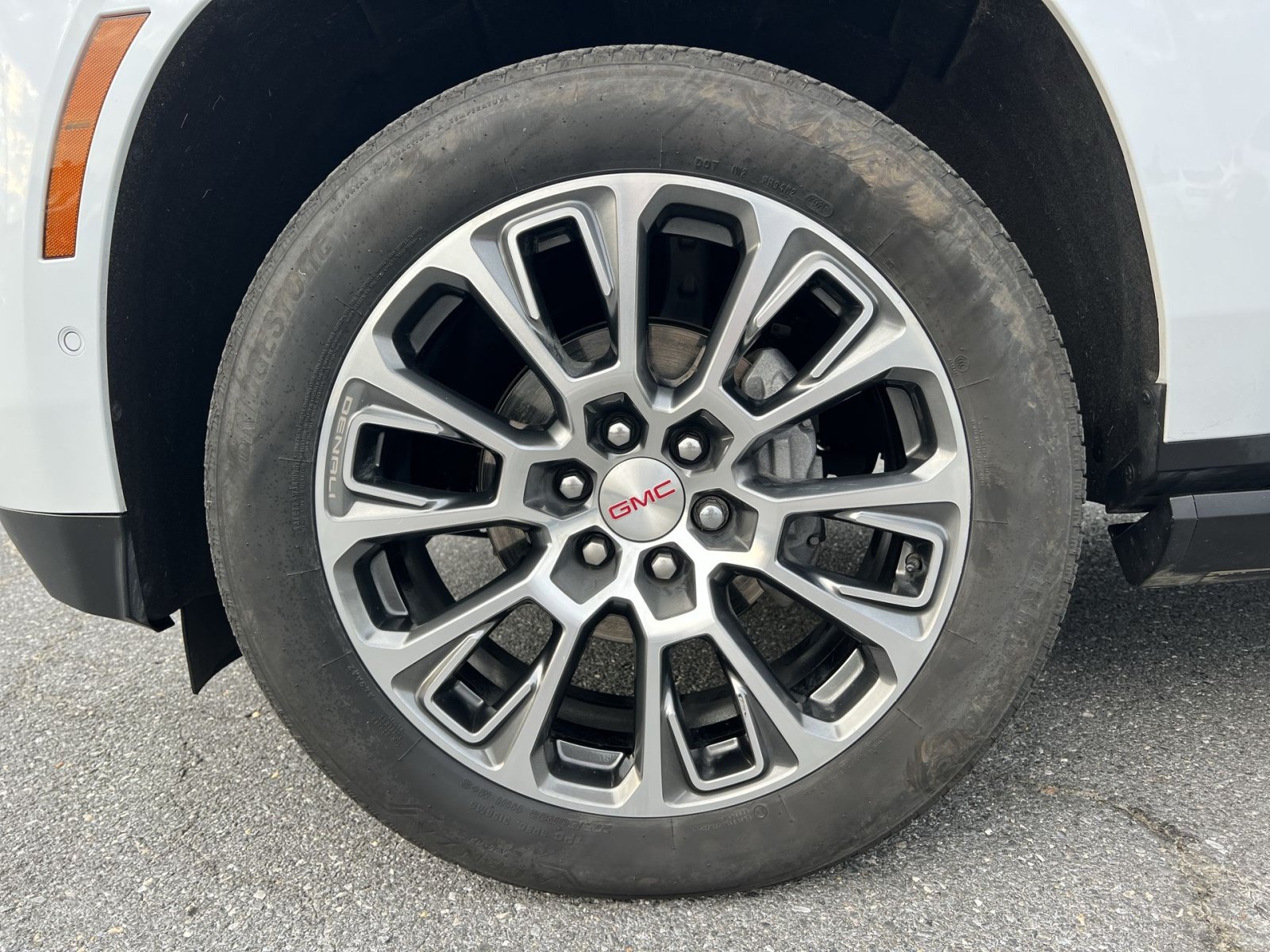 Used 2026 GMC Yukon Denali w/ Sun & Power Step Package AWD/4WD image 12