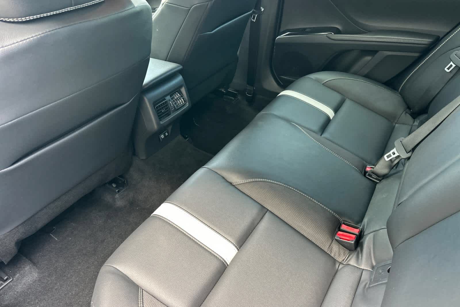 Used 2026 Toyota Camry SE w/ Convenience Package FWD image 4