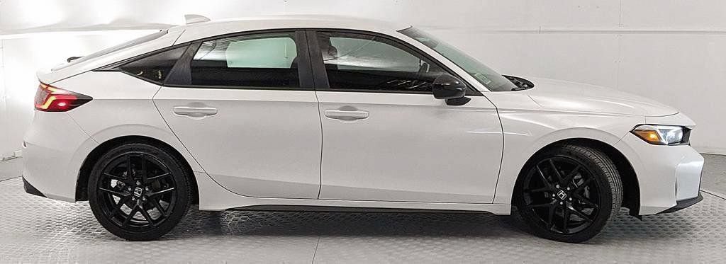 Used 2025 Honda Civic Sport image 2