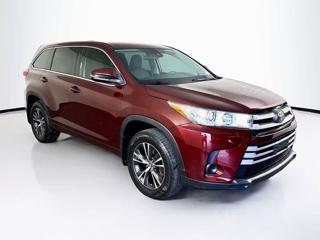 Used 2018 Toyota Highlander LE w/ Carpet Mat Package (TMS) AWD/4WD image 24