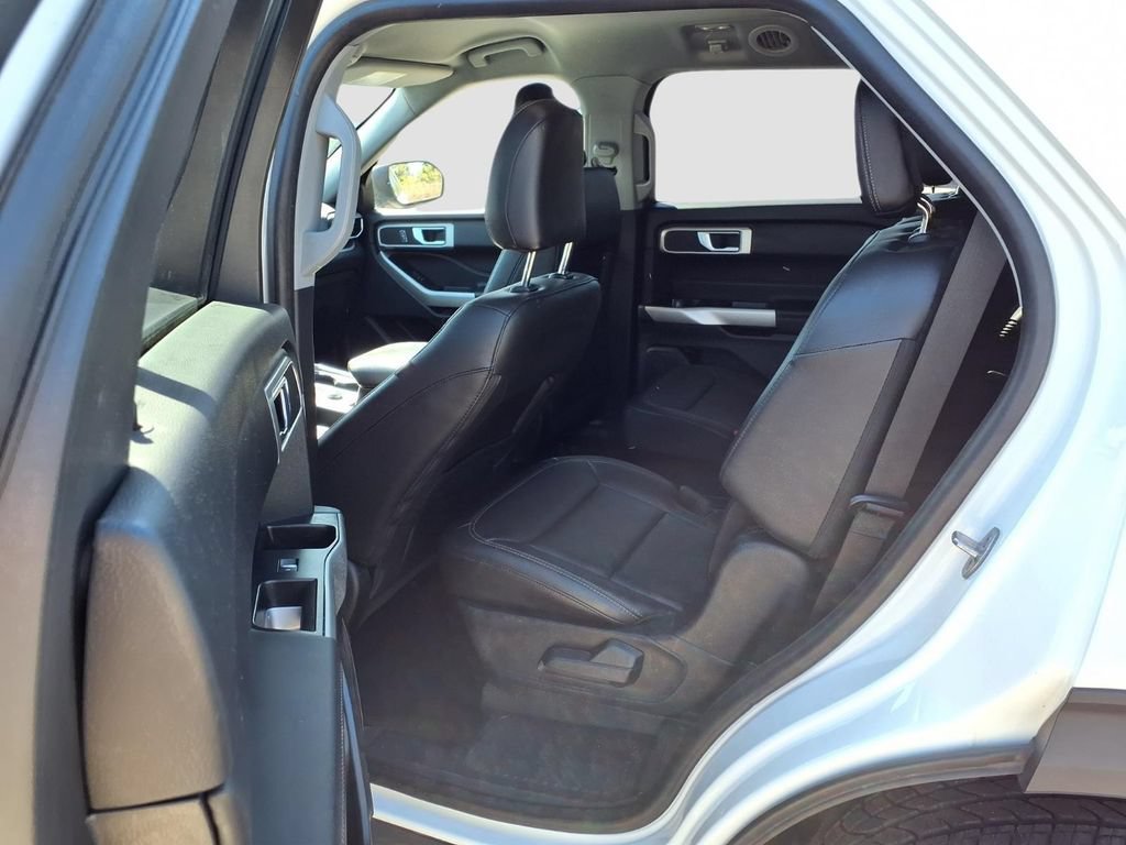 Certified 2022 Ford Explorer XLT w/ Equipment Group 202A AWD/4WD image 33