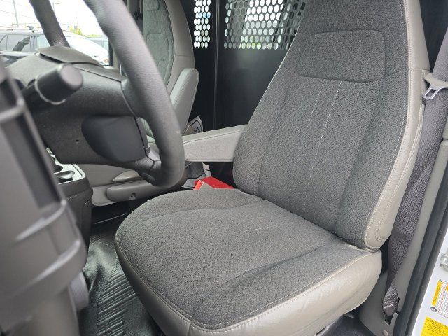 Used 2025 Chevrolet Express 2500 w/ Driver Convenience Package RWD image 17