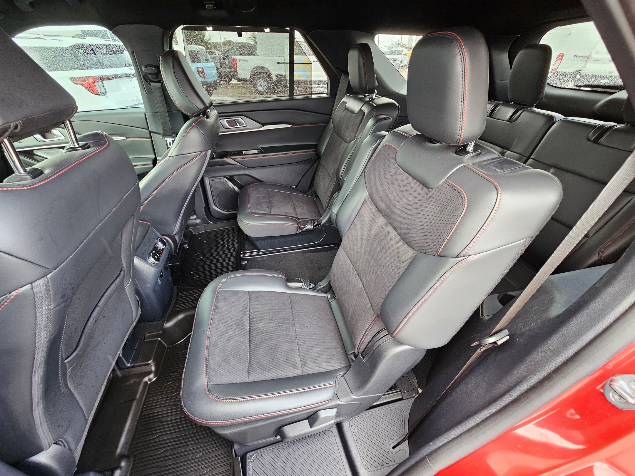 Certified 2025 Ford Explorer ST RWD image 29