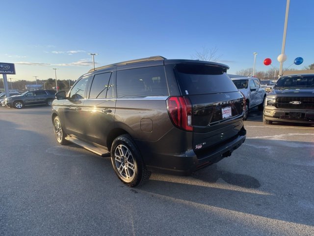 Certified 2025 Ford Expedition Active image 3