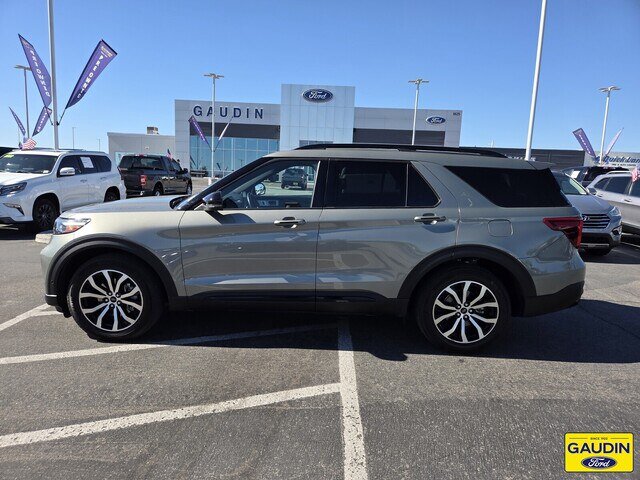 Certified 2020 Ford Explorer ST w/ Premium Technology Package AWD/4WD image 4