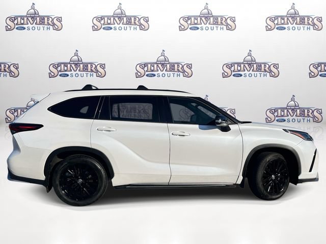Used 2024 Toyota Highlander XSE FWD image 2