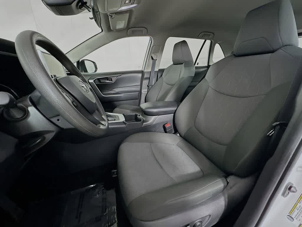 Used 2025 Toyota RAV4 XLE AWD/4WD image 12