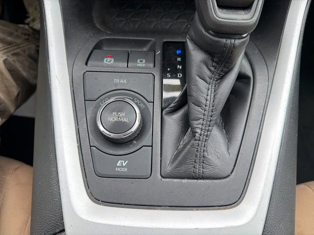 Used 2021 Toyota RAV4 XLE w/ XLE Grade Weather Package image 32