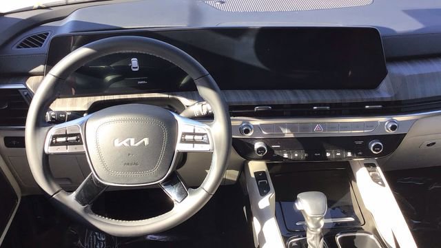 Used 2024 Kia Telluride EX w/ EX Captain's Chair Package image 11