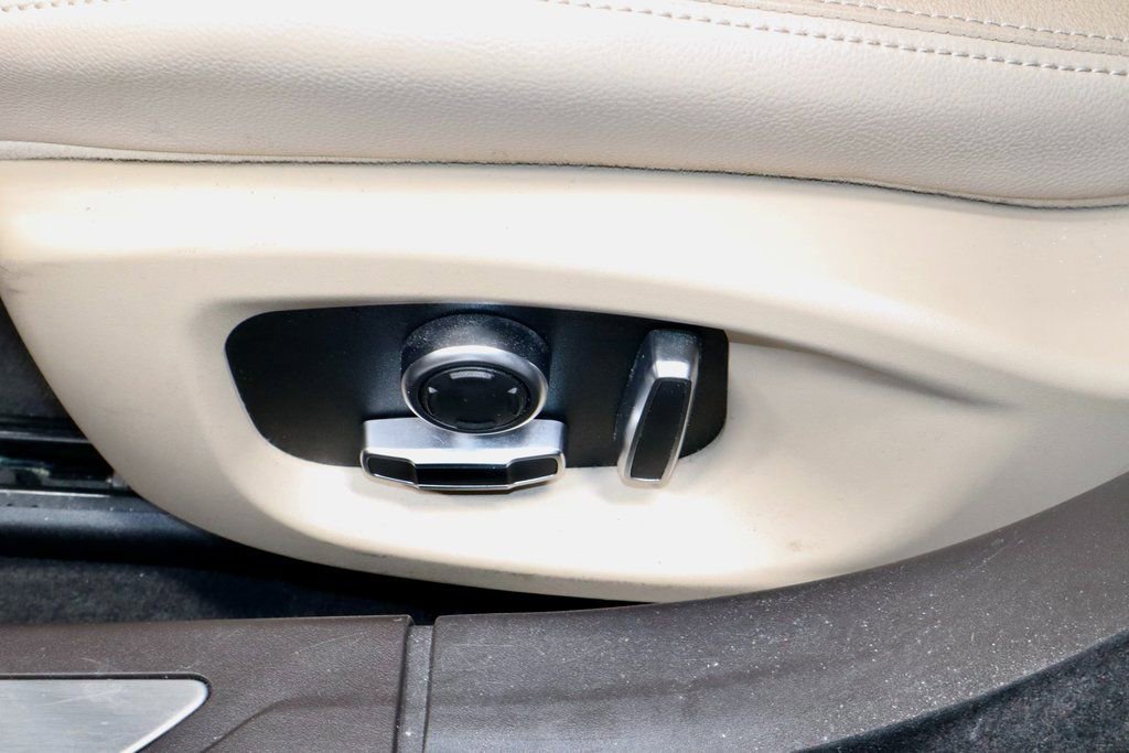 Used 2020 Jaguar XF Prestige image 24