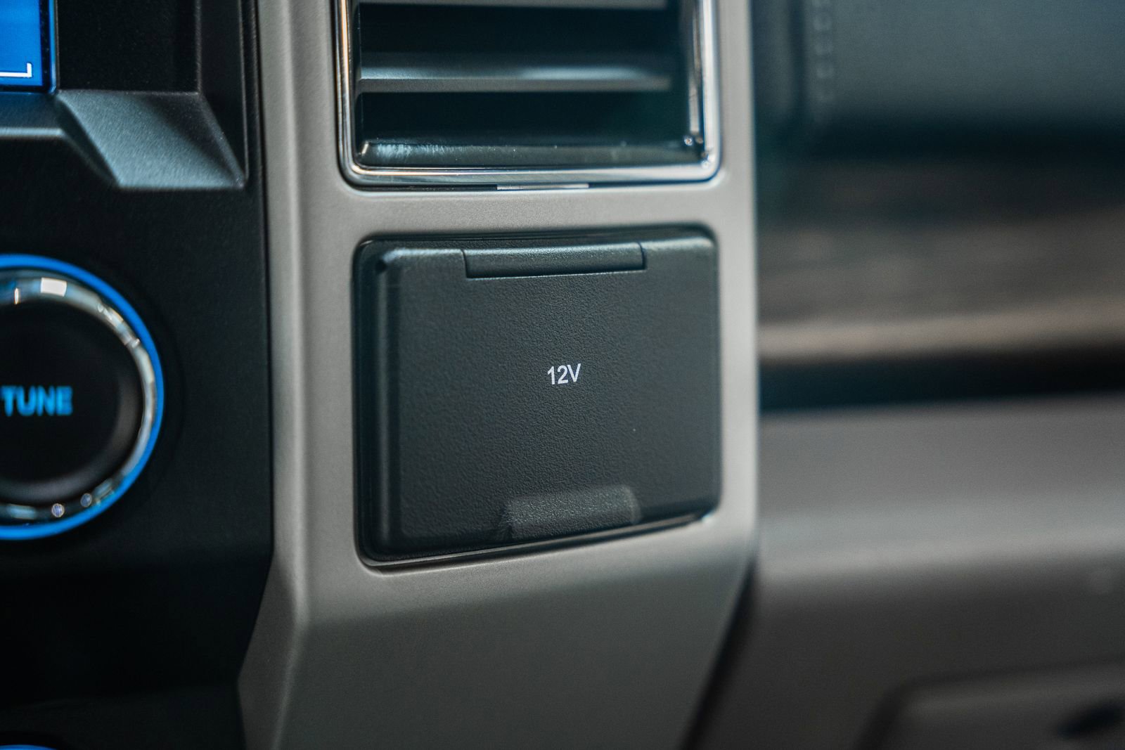 Certified 2020 Ford F150 Lariat image 35