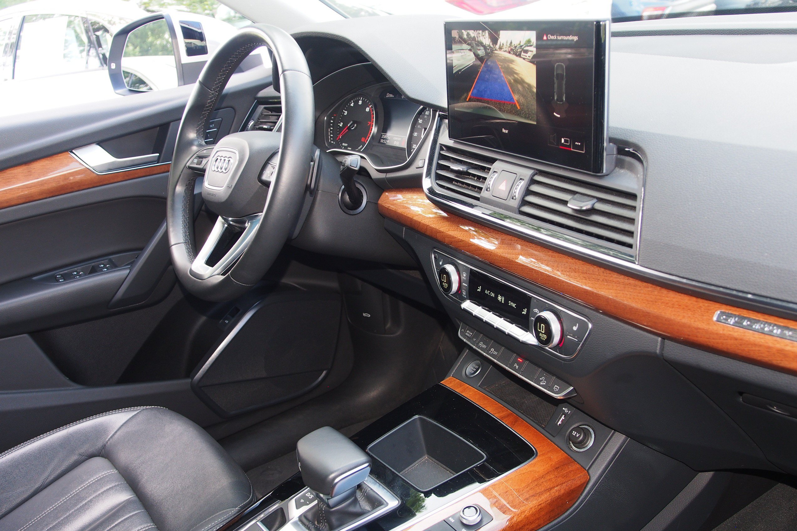 Used 2023 Audi Q5 2.0T Premium w/ Convenience Package AWD/4WD image 11